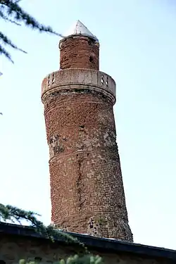 Elazığ ili'da bulunan Pisa Kulesi'nden bile daha eğik minareye sahip Harput Ulu Camii.