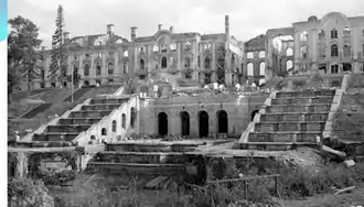 Böyük Peterhof sarayının xarabalıqları