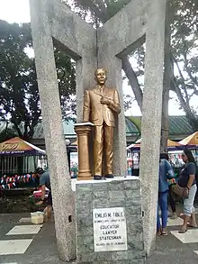 Estatuwa ni Emilio Tible