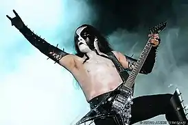 Abbath, вакаліст і гітарыст групы,падчас выступу на фестывалі Wacken Open Air у 2007 годзе.