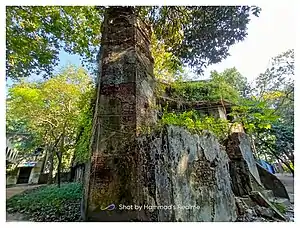 বিদ্যালয়ের সর্বপ্রথম ক্যাম্পাস ছিল প্রায় ৩৫০ বছর পুরনো পর্তুগিজদের নির্মিত এই ভবনটি।