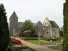 Alte und neue Kirche in Østermarie