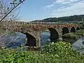 Harajiri-Brücke oberhalb des Wasserfalls