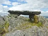 Der Pseudodolmen aus Schiefergestein