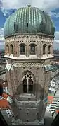 Die Gesimse der Frauenkirche in München bestehen aus dem Pollinger Kalktuff.