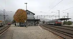 Bahnhof Oensingen, links Bereich der OeBB, rechts Bereich der SBB (Zustand 2009, vor der erneuten Verlängerung der Strecke Solothurn–Niederbipp bis Oensingen)