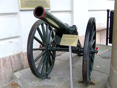 Canon de Bange de 80 mm auf Gebirgslafette im Militärmuseum in Budapest.