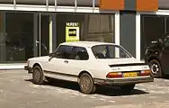 Auch zweitürig lieferbar: Saab 900 Sedan