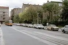 Blick aus der Pflug- auf die Schwartzkopffstraße, mit dem Rest der Heringsdorfer Straße (zum Kamin), 1991