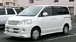 Toyota Noah 2001–2004