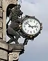 Als Skulptur am Rathaus