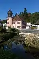 Brunnen und Schloss