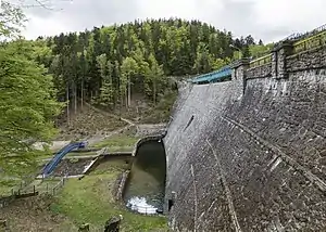 Staumauer des Wölfelsdorfer Stausees