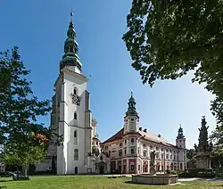 Klostergebäude mit Mariä-Himmelfahrt-Kirche