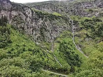 Einige der hundert kleinen Wasserfälle an der Nordseite