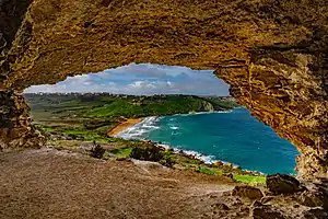 Ramla Bay von der Kalypsogrotte aus gesehen