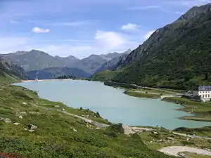 Der Vermuntsee mit dem Obervermuntwerk am rechten Bildrand