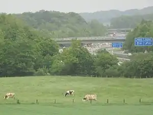 Blick auf das Autobahnkreuz Osnabrück-Süd in östlicher Richtung
(A 30 in Fahrtrichtung Bad Oeynhausen / Hannover)