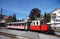 Historische Ge 2/2 49 mit B 282 der früheren SGA im Jahr 2014 in Gais