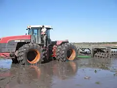 Traktor mit Doppelbereifung