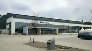 Oben: Die ABB Arena Nord (2013)