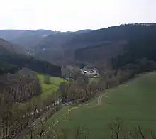 Blick vom Hohenstein nach Süden zum Alhauser Hammer (Bildmitte)