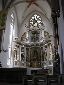 Hochaltar mit Tabernakel und Volksaltar mit sichtbarem Reliquiengrab in St. Aegidien (Heiligenstadt)