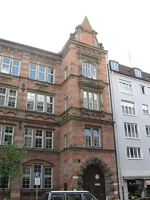 Schulhaus, Amalienstraße 36, Maxvorstadt, München