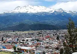 Amecameca de Juárez vor dem Iztaccíhuatl