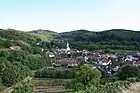 Amoltern mit Kirche von Christoph Arnold