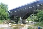 Alte Holzbrücke mit Mittelpfeiler vom Necker aus gesehen (flussabwärts)