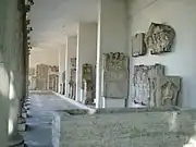 Antike Grabdenkmäler im Lapidarium des Museums