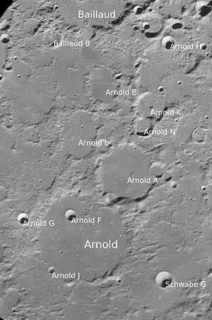 Arnold mit Nebenkratern (Norden oben; LROC-WAC)