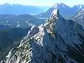 Blick von der Großen Arnspitze über die doppelgipfelige Mittlere Arnspitze hinweg zur Arnplattenspitze