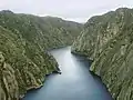 Internationaler Teil des Duero vom Staudamm bei Aldeadávila de la Ribera (Spanien)