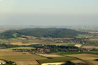 Blick von Wolfenbüttel ostsüdostwärts über Wendessenund Groß Denkte hinweg zur Asse