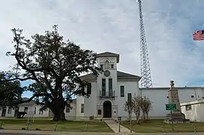 Das Assumption Parish Courthouse in Napoleonville, seit 1997 im NRHP gelistet