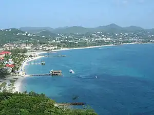 Blick von der Höhe von Pigeon Island