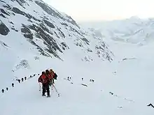 Aufstieg von der Wildhornhütte (Rechts, Mitte) Richtung Wildhorn