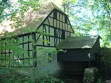 Historische Wassermühle in Bünzen