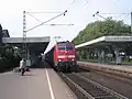 Ems-Leine-Express bespannt mit DB-Baureihe 111 Richtung Braunschweig im Bahnhof Bünde (Westfalen)