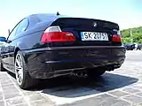 Die Heckansicht des M3 hebt sich durch Spoilerlippe und vierfache Endrohre von den Serienmodellen des E46 ab.