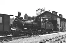 JŽ 73-015 vor dem Heizhaus in Prijedor im August 1967