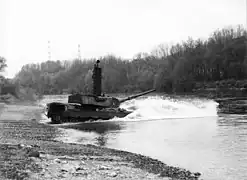 Leopard 1 Panzer bei gefechtsmäßiger Durchquerung der Donau bei Großmehring. Durchfahrt wurde vorher geprüft.