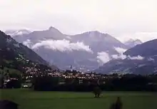 Bad Hofgastein vor dem Radhausbergmassiv, links in Wolken die Gamskarlspitze