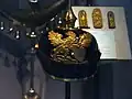 Badischer Armeehelm, als Beschlag der badische Greif mit Schwert und Wappenschild in den Vordertatzen