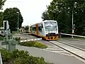 Beschrankter Bahnübergang beim Haltepunkt Weil im Schönbuch Troppel