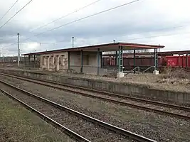 mittlerer Mittelbahnsteig mit den Gleisen 604 und 605 (2007)