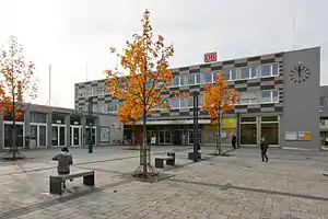 Empfangsgebäude, Straßenseite