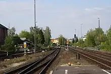 Bahnhof Weiden mit ausfahrendem Zug nach Bayreuth, nach rechts die Strecke nach Oberkotzau